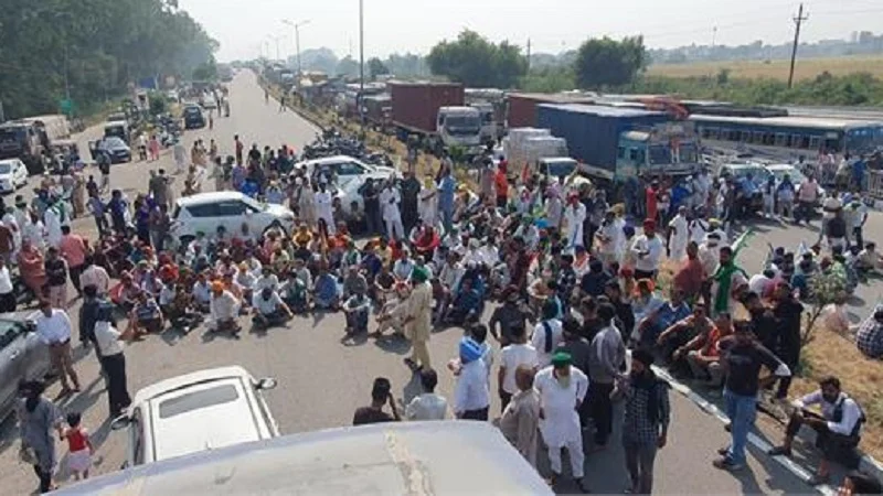 Farmers block highway