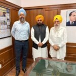 ਯੂਕੇ ਦੇ ਐੱਮਪੀ ਤਨਮਨਜੀਤ ਸਿੰਘ ਢੇਸੀ ਵੱਲੋਂ ਮੁੱਖ ਮੰਤਰੀ ਭਗਵੰਤ ਮਾਨ ਨਾਲ ਪੰਜਾਬ ਵਿਧਾਨ ਸਭਾ ‘ਚ ਅਹਿਮ ਮੁਲਾਕਾਤ: NRI ਮੁੱਦੇ ਅਤੇ ਸਿੱਧੀਆਂ ਉਡਾਣਾਂ ‘ਤੇ ਵਿਸ਼ੇਸ਼ ਚਰਚਾ ਯੂਕੇ ਦੇ ਐੱਮਪੀ ਤਨਮਨਜੀਤ ਸਿੰਘ ਢੇਸੀ ਵੱਲੋਂ ਮੁੱਖ ਮੰਤਰੀ ਭਗਵੰਤ ਮਾਨ ਨਾਲ ਪੰਜਾਬ ਵਿਧਾਨ ਸਭਾ ‘ਚ ਅਹਿਮ ਮੁਲਾਕਾਤ: NRI ਮੁੱਦੇ ਅਤੇ ਸਿੱਧੀਆਂ ਉਡਾਣਾਂ ‘ਤੇ ਵਿਸ਼ੇਸ਼ ਚਰਚਾ